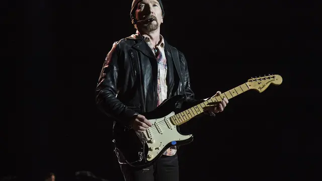 Gitaris U2 The Edge Resmi Jadi Warga Negara Irlandia Setelah 62 Tahun Tinggal di Sana
