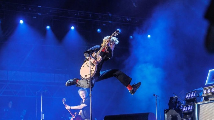 Billie Joe Ngamuk Lagi Ke Fans, Sekarang soal Lagu Oasis