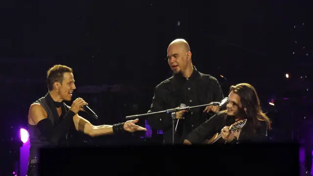 Di Tengah Rintik Hujan, Gary Cherone Ajak Baladewa Mengucap I Love You